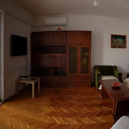 Pine Tree Apartman *